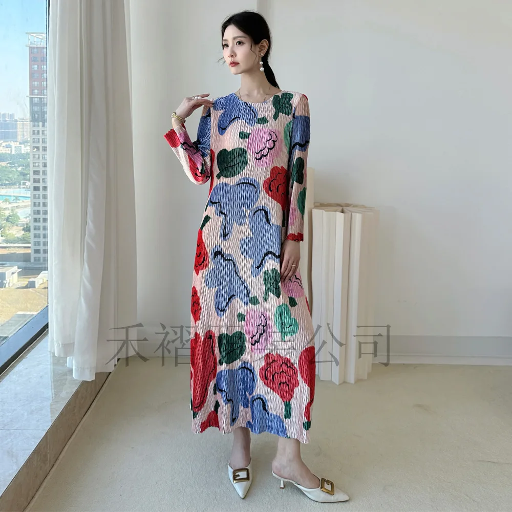 Шикарное длинное платье большого размера для женщин, эластичная морщинистая ткань, яркий цветочный узор, круглый вырез, удобная повседневная вечерняя одежда
Шикарное длинное платье большого размера для женщин, эластичная морщинистая ткань, яркий цветочный узор, круглый вырез, удобная повседневная вечерняя одежда