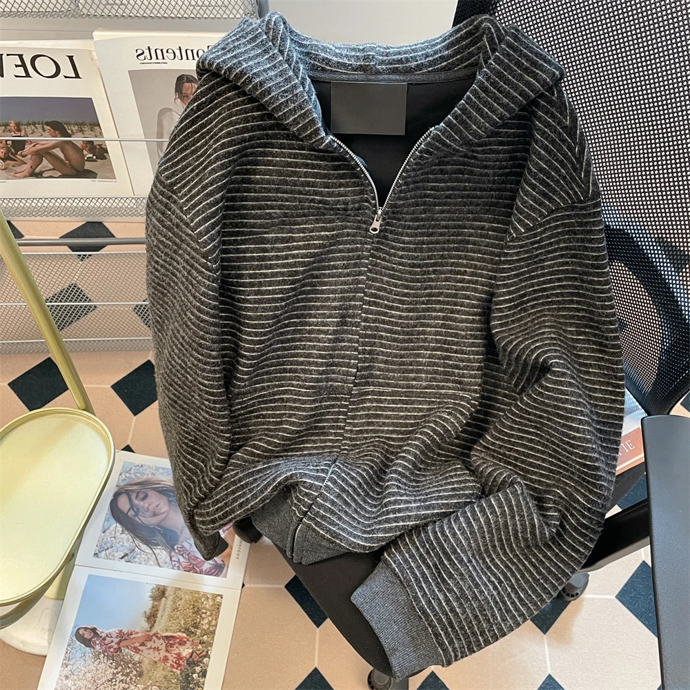 Американский свитшот с капюшоном в стиле ретро для женщин и мужчин, осенний новый полосатый кардиган с цветными блоками, черные повседневные толстовки с длинными рукавами
Американский свитшот с капюшоном в стиле ретро для женщин и мужчин, осенний новый полосатый кардиган с цветными блоками, черные повседневные толстовки с длинными рукавами