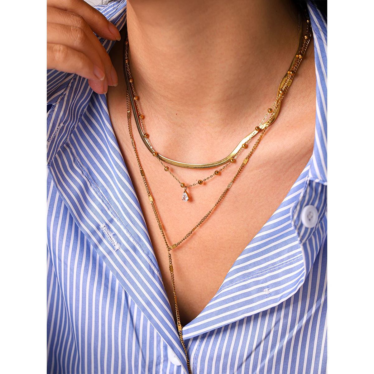 Inlay Round Zircon Pendant Three Layer Necklace Classic Fashion 18K Gold Color Plated Stainless Steel Women Jewelry Party
Inlay Round Zircon Pendant Three Layer Necklace Classic Fashion 18K Gold Color Plated Stainless Steel Women Jewelry Party