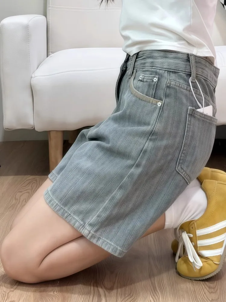 Retro Denim Short Pants Five-Point Summer Thin Casual Wide Leg Jeans Women plus Size Comfortable Versatile High Waist Light C...
Retro Denim Short Pants Five-Point Summer Thin Casual Wide Leg Jeans Women plus Size Comfortable Versatile High Waist Light C...