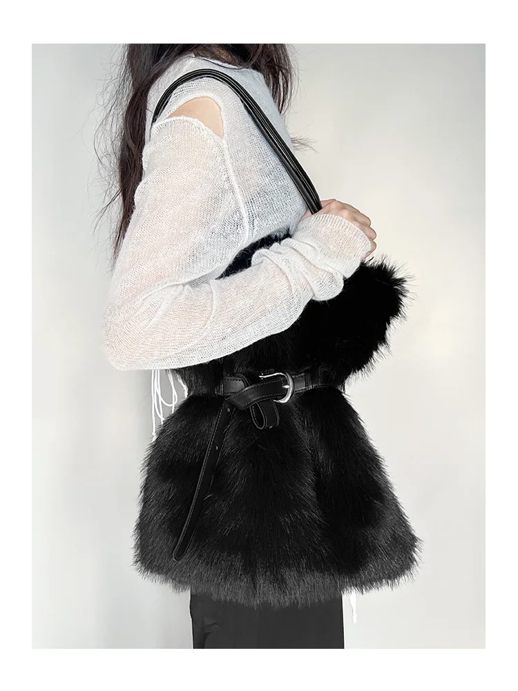 Luxury Brand Women Bag Autumn And Winter Fashion New Item Original High-quality Faux Fur Large Capacity Plush Shoulder Bag Trend
Luxury Brand Women Bag Autumn And Winter Fashion New Item Original High-quality Faux Fur Large Capacity Plush Shoulder Bag Trend