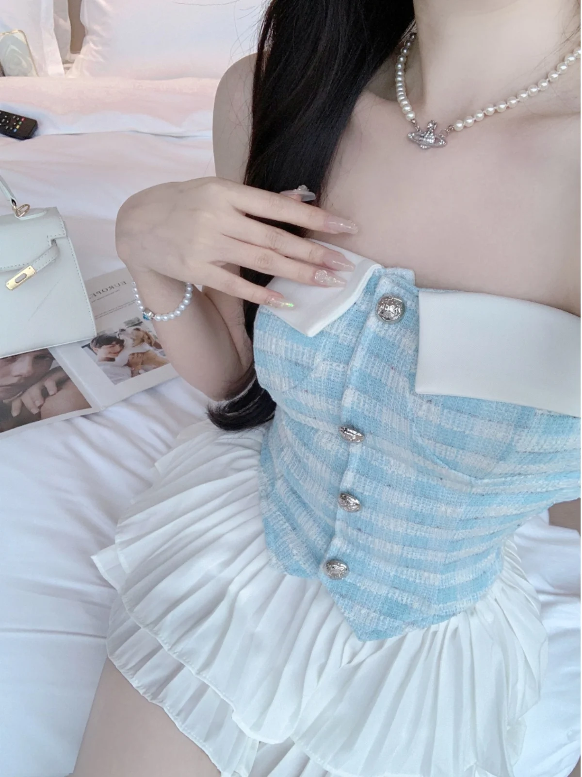 Spicy Girl Elegance Fragrance Style Strapless Vest Fashion Set A-Line Skirt Two-Piece Set Women Summer New Arrival
Spicy Girl Elegance Fragrance Style Strapless Vest Fashion Set A-Line Skirt Two-Piece Set Women Summer New Arrival