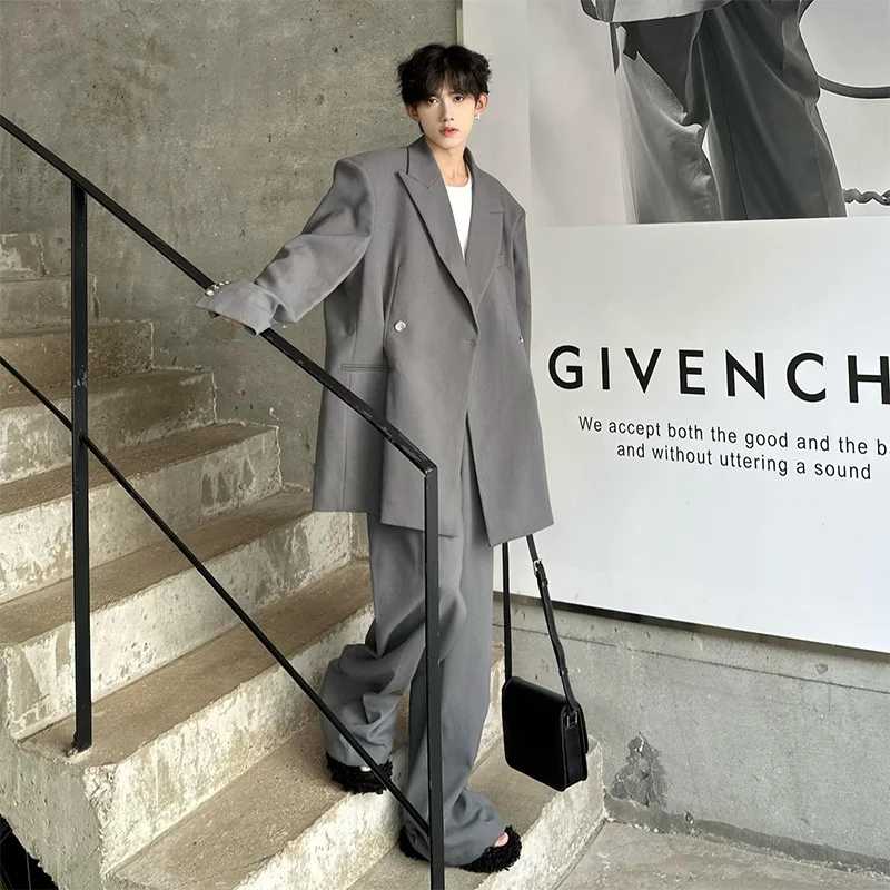 British Preppy Men's Suit Shoulder Pad Casual Suit Two-Piece Set High Waist Pants Wide Leg Pants Trendy Style Polyester Fiber
British Preppy Men's Suit Shoulder Pad Casual Suit Two-Piece Set High Waist Pants Wide Leg Pants Trendy Style Polyester Fiber