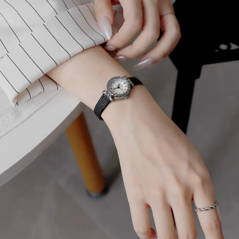 2025 New Elegant Ladies Watch Light Luxury Retro Premium Belt Student Waterproof Quartz Watch Birthday Gift
2025 New Elegant Ladies Watch Light Luxury Retro Premium Belt Student Waterproof Quartz Watch Birthday Gift