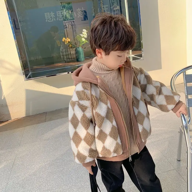 Boys' Lamb Wool Fleece Padded Coat 2022 Autumn and Winter New Baby Furry Sweater Winter Clothes Western Style Children's Top
Boys' Lamb Wool Fleece Padded Coat 2022 Autumn and Winter New Baby Furry Sweater Winter Clothes Western Style Children's Top