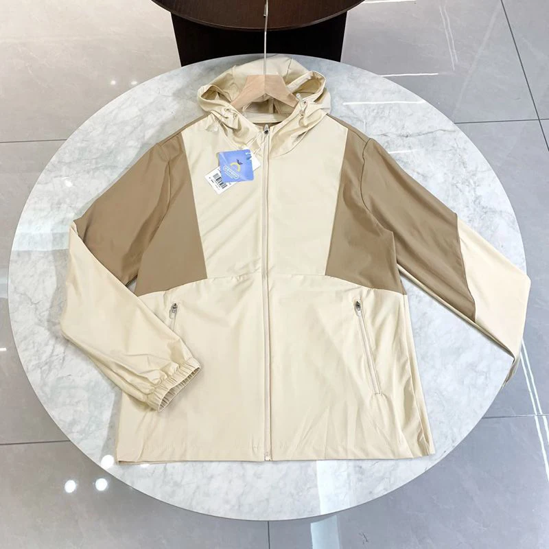 2024 Summer Waterproof Sun Protection Clothing Men Women Outdoor Hooded Jacket Mens Quick Dry Patchwork Long Sleeve Windbreaker
2024 Summer Waterproof Sun Protection Clothing Men Women Outdoor Hooded Jacket Mens Quick Dry Patchwork Long Sleeve Windbreaker