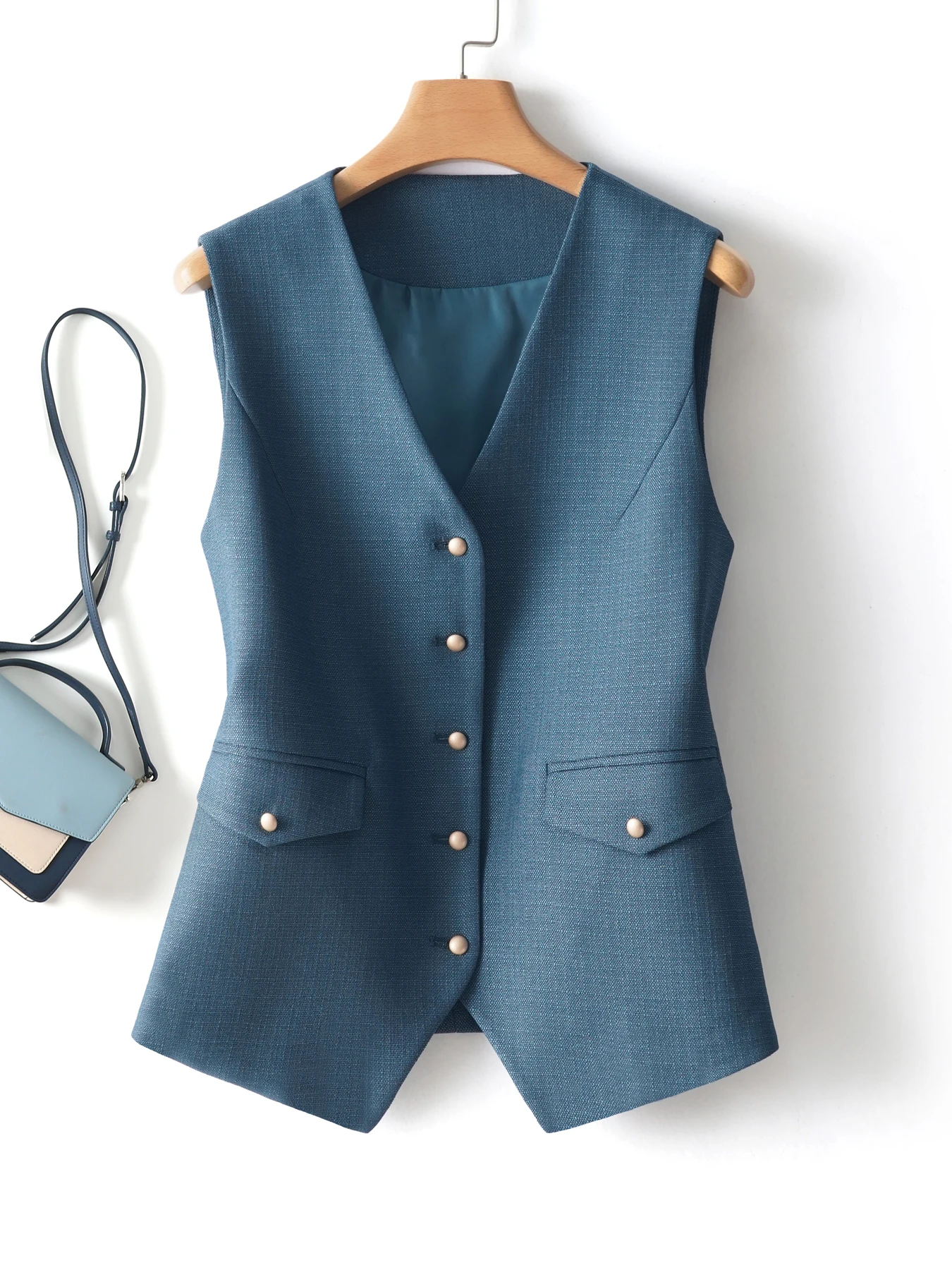 Single-breasted Slim thin short waistcoat female spring and autumn fashion workplace temperament V-neck Top outwear
Single-breasted Slim thin short waistcoat female spring and autumn fashion workplace temperament V-neck Top outwear