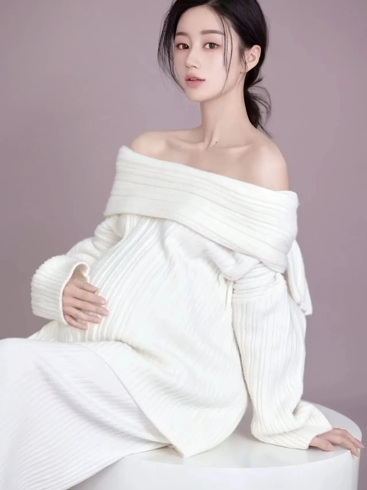 2pcs Women Maternity Photo Props Set White Knitted Off-Shoulder Sweater And Pants Elegant Pregnancy Studio Shooting Clothing
2pcs Women Maternity Photo Props Set White Knitted Off-Shoulder Sweater And Pants Elegant Pregnancy Studio Shooting Clothing