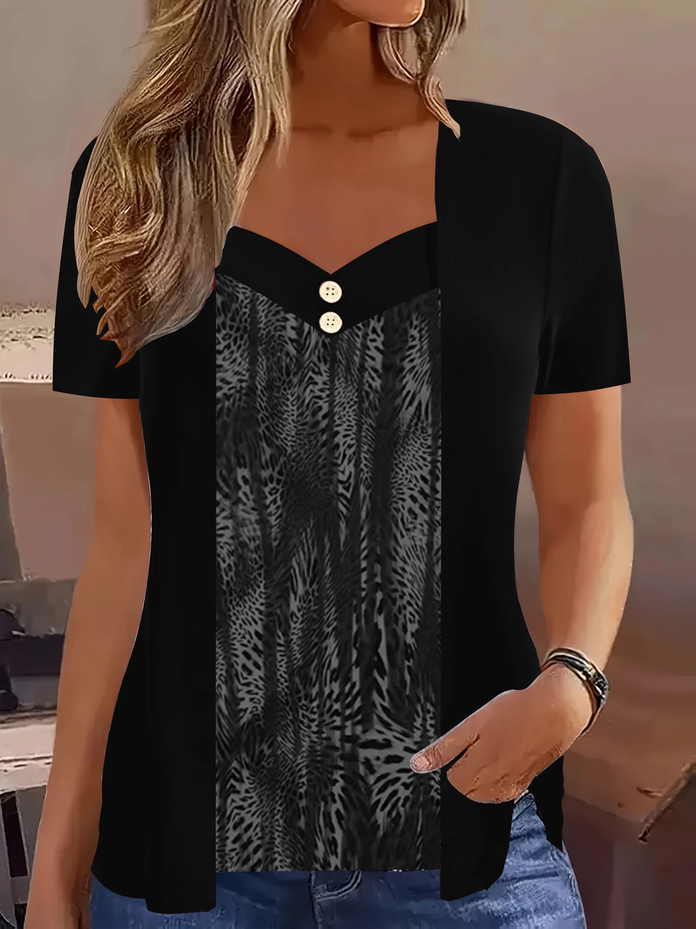 Summer Plus Size V-Neck Leopard Print T-Shirt - Elegant Mock Two-Piece Design with Button Detail
Summer Plus Size V-Neck Leopard Print T-Shirt - Elegant Mock Two-Piece Design with Button Detail