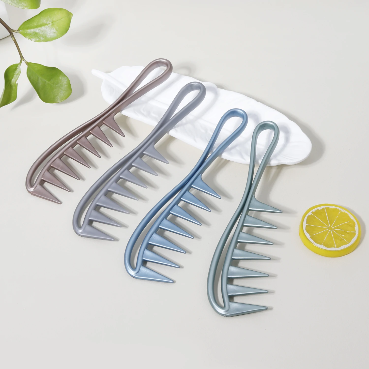 1 oil head large tooth styling comb, wide tooth untwisting comb tool, easy to comb,Special for real hair wigs
1 oil head large tooth styling comb, wide tooth untwisting comb tool, easy to comb,Special for real hair wigs