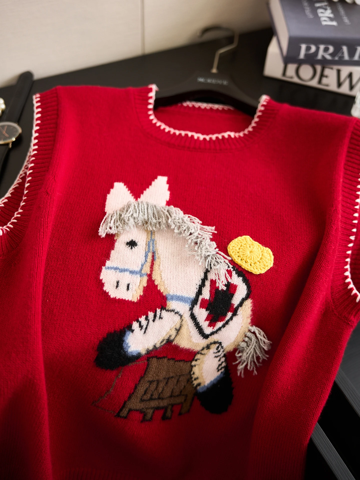 Brand Red Heavyweight Embroidered Svel Knitted Vest Comfortable Soft Woolen Commute Sle round Ne Warmth
Brand Red Heavyweight Embroidered Svel Knitted Vest Comfortable Soft Woolen Commute Sle round Ne Warmth