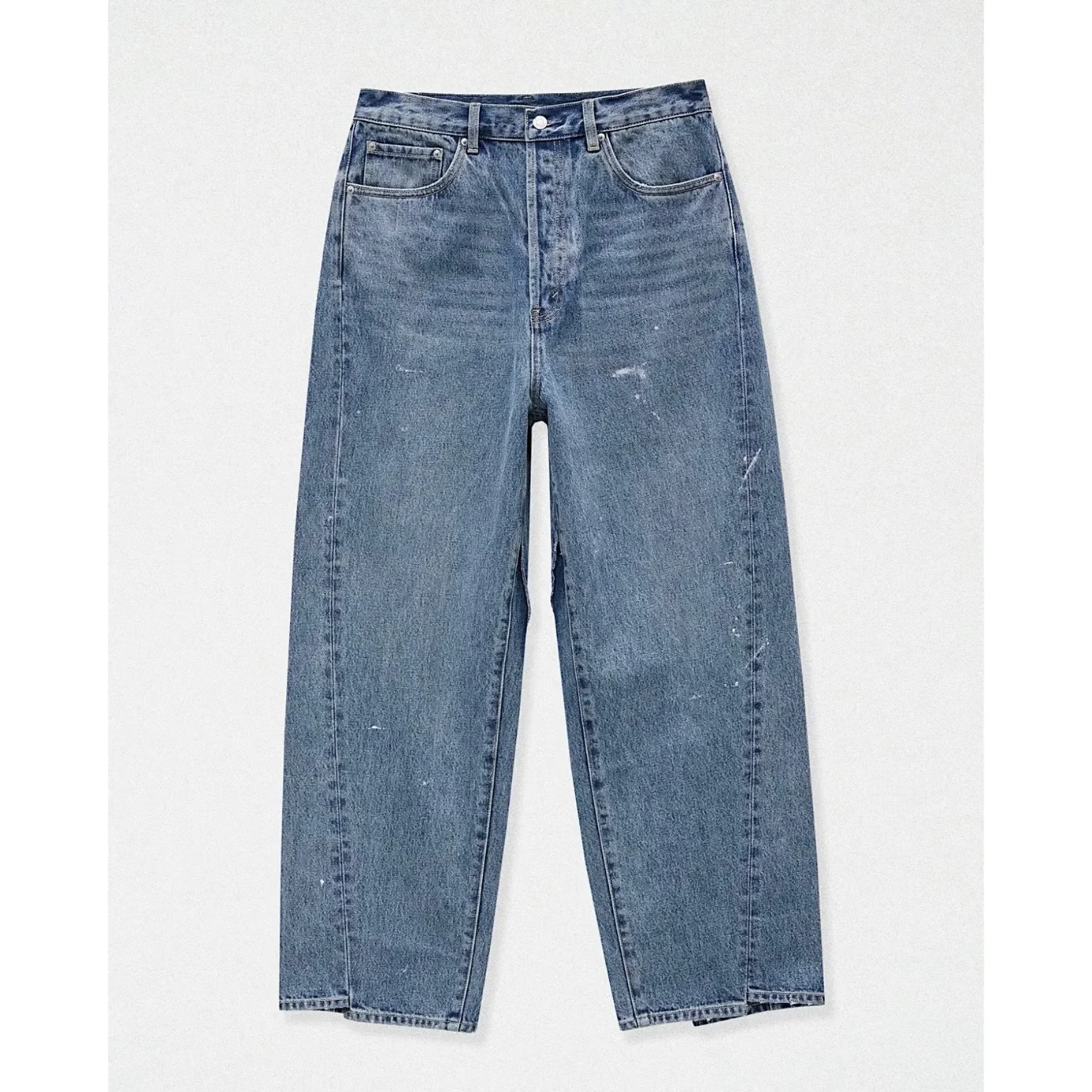 Washed Snowflake-Patterned, 3D Cut Loose Fit Curved Leg Jeans
Washed Snowflake-Patterned, 3D Cut Loose Fit Curved Leg Jeans