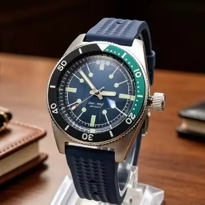 40mm Men's Automatic Watch Luminous Dial Rubber Strap Screw Crown Sapphire Glass NH35 Movement Unidirectional Rotating Bezel
40mm Men's Automatic Watch Luminous Dial Rubber Strap Screw Crown Sapphire Glass NH35 Movement Unidirectional Rotating Bezel
