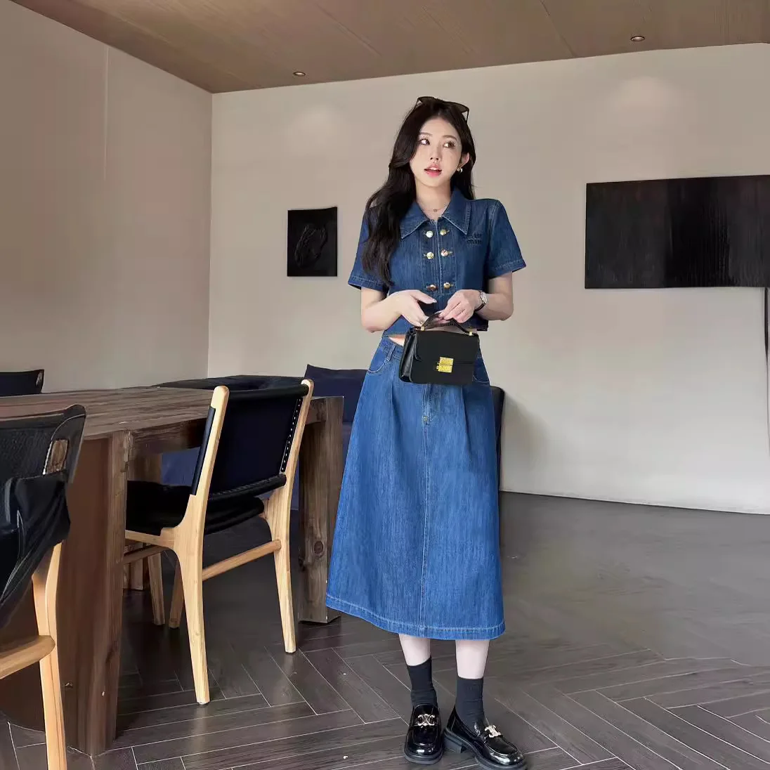 m2024 Summer New Fashion Metal Twist Button Decoration Denim Top+Half Skirt Set womens two peice sets skirt sets
m2024 Summer New Fashion Metal Twist Button Decoration Denim Top+Half Skirt Set womens two peice sets skirt sets