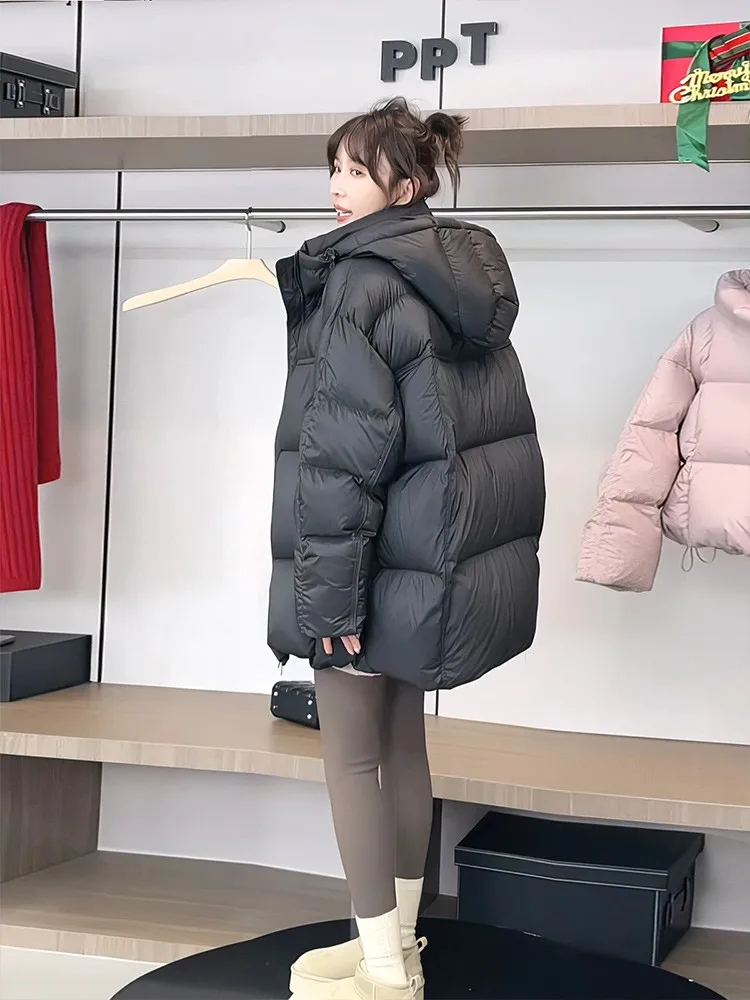 Trendy Women's Cotton Jacket 2026 Winter New Loose Bread Style Coat Hooded Female Version Comfortable Warm Mid-Length Zipper
Trendy Women's Cotton Jacket 2026 Winter New Loose Bread Style Coat Hooded Female Version Comfortable Warm Mid-Length Zipper
