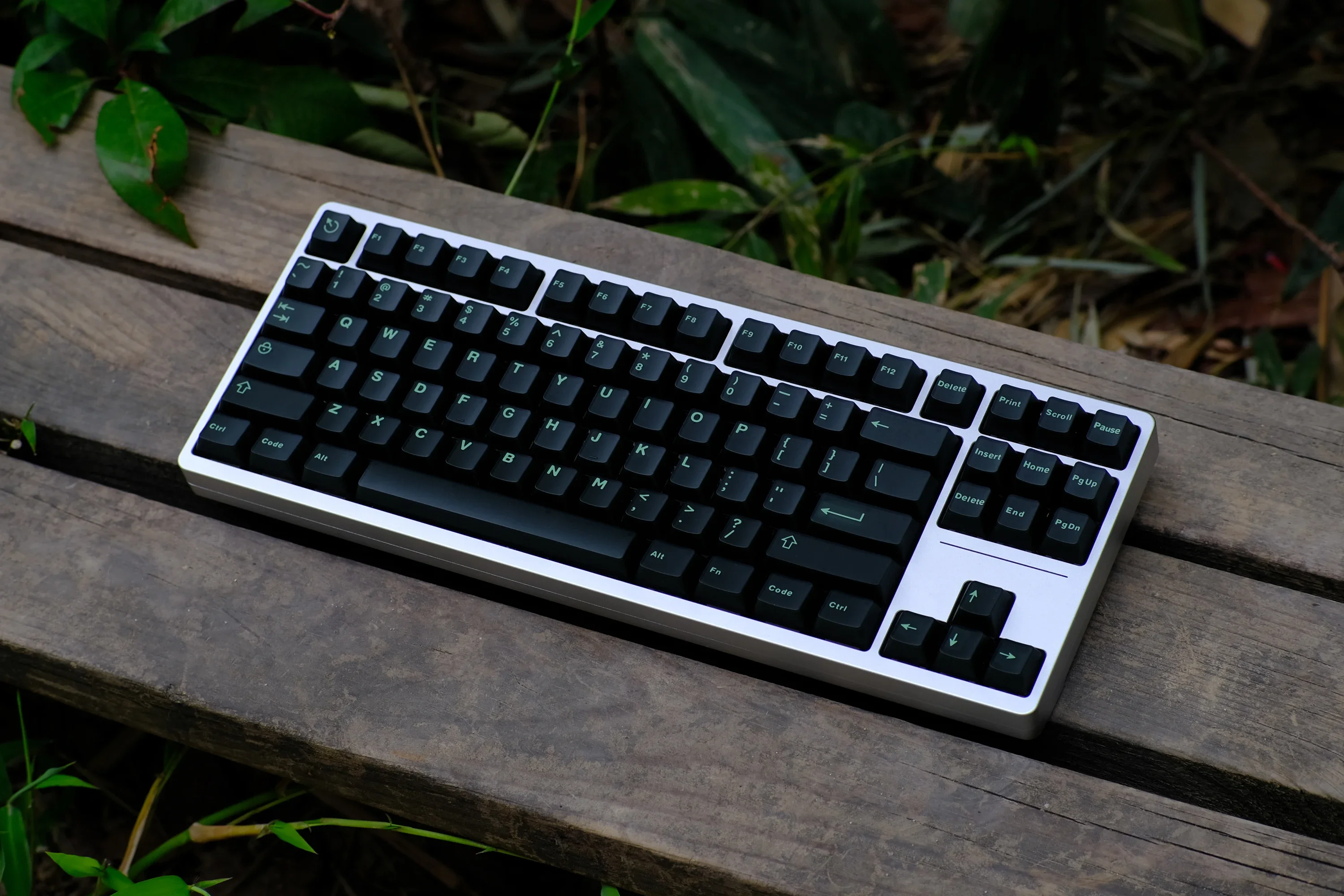 ABS two-color original height semi-transparent horseradish dark green keycap 121 keys
ABS two-color original height semi-transparent horseradish dark green keycap 121 keys
