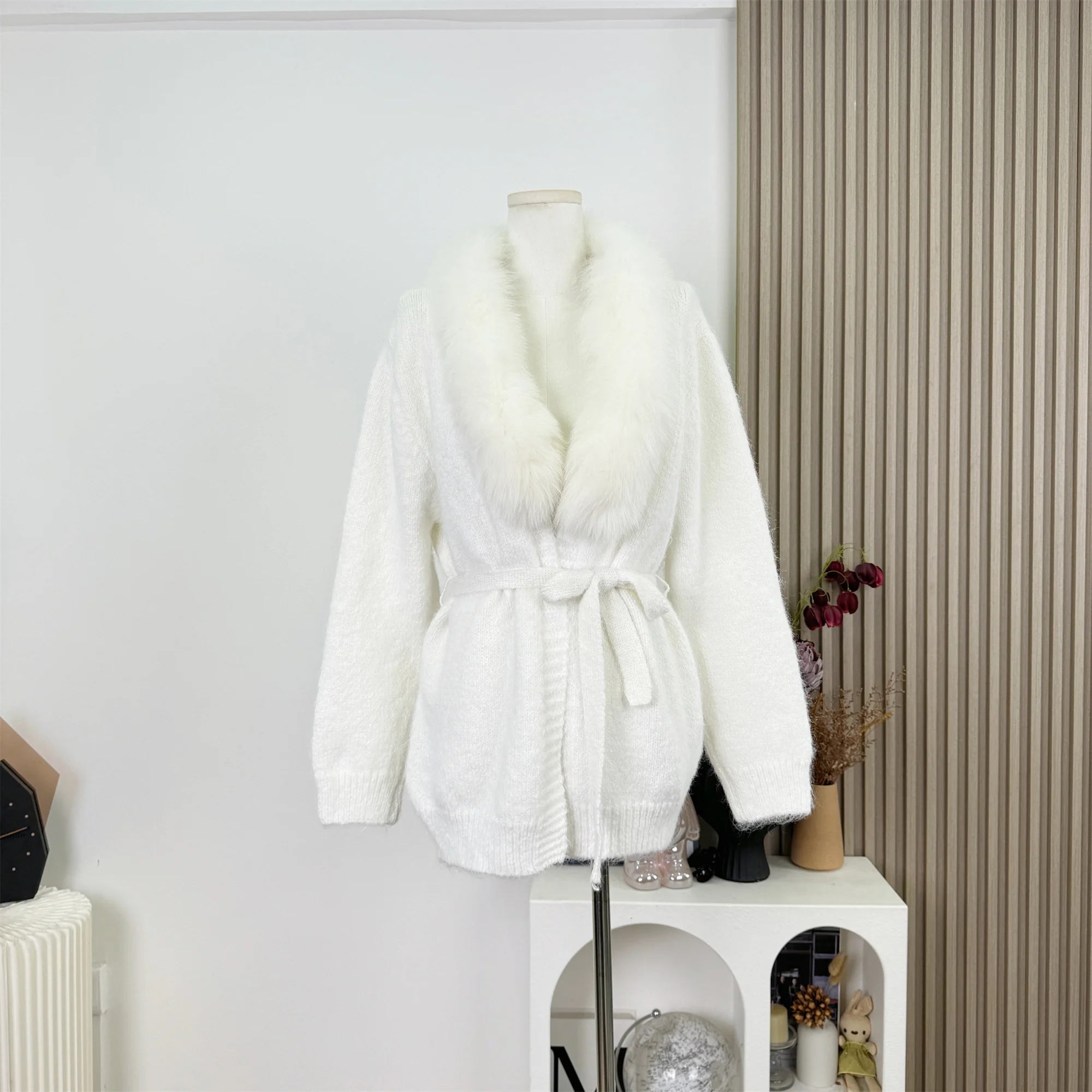 Осень-зима 2022, кардиган с меховым воротником, свитер, куртка, вязаная женская однотонная трикотажная куртка на шнуровке, женское шерстяное пальто C160
Осень-зима 2022, кардиган с меховым воротником, свитер, куртка, вязаная женская однотонная трикотажная куртка на шнуровке, женское шерстяное пальто C160