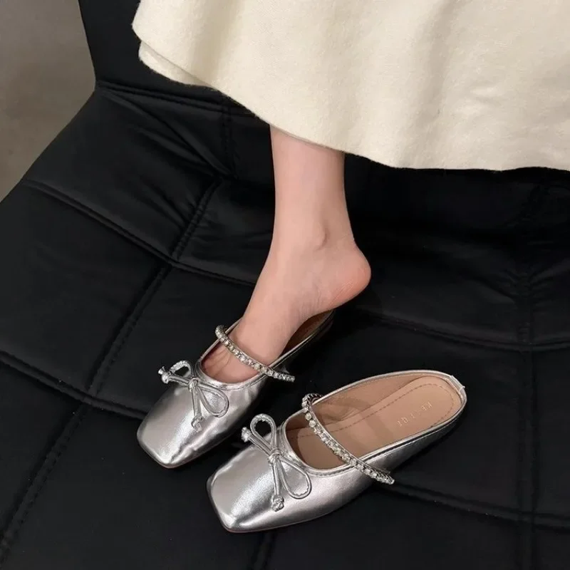 Ladies Shoes 2025 New Closed Toe Women's Slippers Fashion Butterfly-knot Casual Slippers Women Best Seller Crystal Flat Slippers
Ladies Shoes 2025 New Closed Toe Women's Slippers Fashion Butterfly-knot Casual Slippers Women Best Seller Crystal Flat Slippers