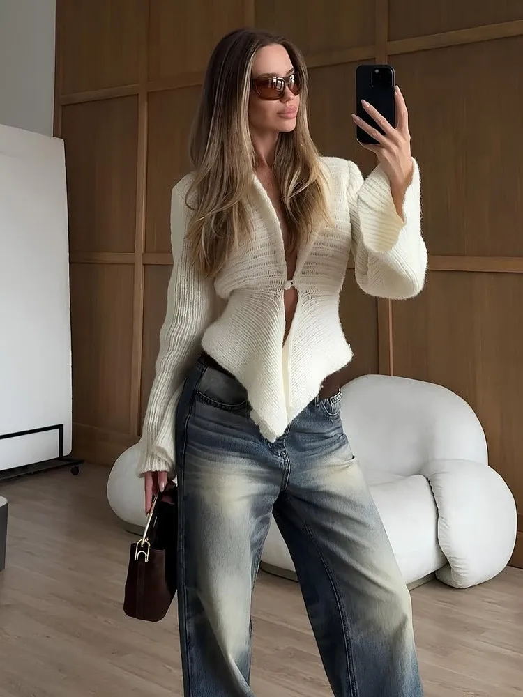 White Vintage Knit Cardigan Sweater For Women Hollow Out Loose Cover Up Knitwear Female Autumn 2025 New Elegant Cardigan Tops
White Vintage Knit Cardigan Sweater For Women Hollow Out Loose Cover Up Knitwear Female Autumn 2025 New Elegant Cardigan Tops