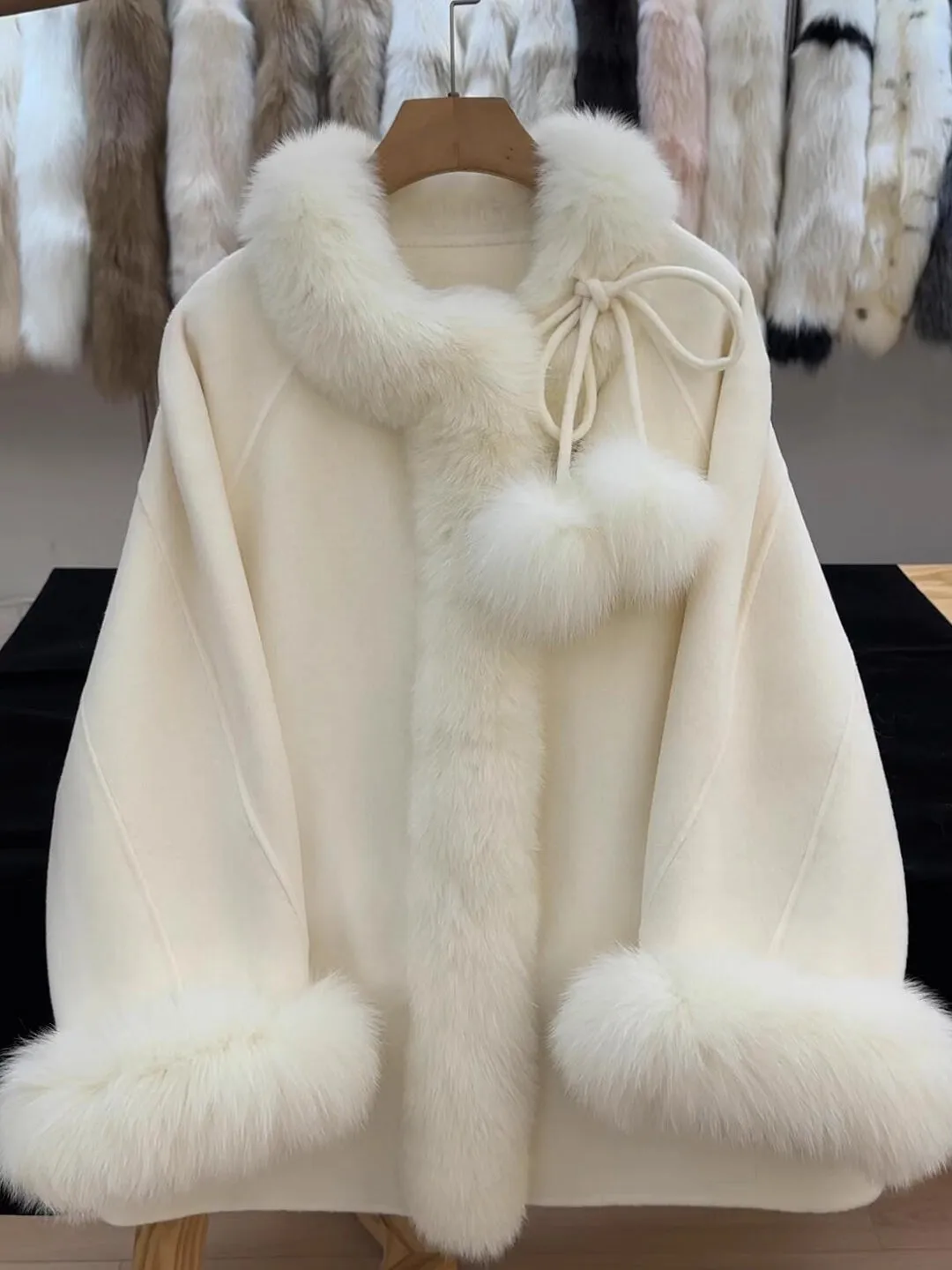 Thiened Large Size Woolen Coat Women's Winter Design Gentle Sweet Sle Age-Defng Beautiful New Unique Outerwear
Thiened Large Size Woolen Coat Women's Winter Design Gentle Sweet Sle Age-Defng Beautiful New Unique Outerwear