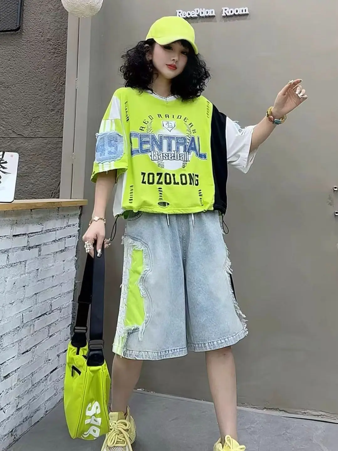 Trendy European Style Women's Summer New Digital Letter Print Patchwork Short Sleeve Top Color Block Denim Shorts Set
Trendy European Style Women's Summer New Digital Letter Print Patchwork Short Sleeve Top Color Block Denim Shorts Set