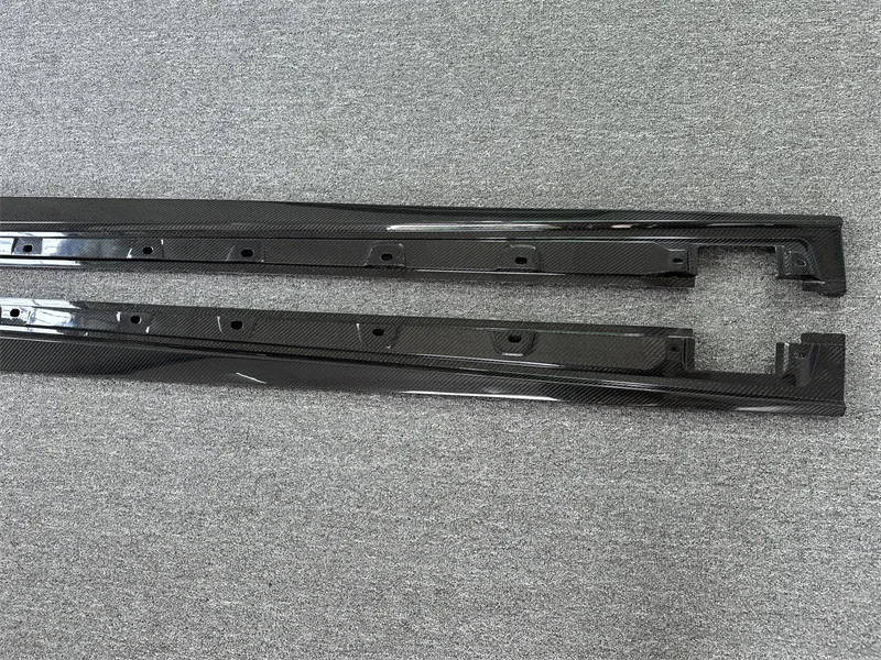 Подходит для комплекта кузова Bentley Flying Spur W12 из модифицированного углеродного волокна W12 с парой боковых юбок 
Подходит для комплекта кузова Bentley Flying Spur W12 из модифицированного углеродного волокна W12 с парой боковых юбок