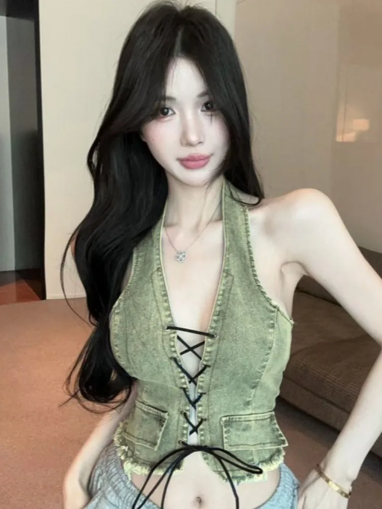 French Style Slim Fit Short Denim Halter Neck Vest Women Summer New Outwear Sexy Backless Top Citywalk No Sleeve V-Neck
French Style Slim Fit Short Denim Halter Neck Vest Women Summer New Outwear Sexy Backless Top Citywalk No Sleeve V-Neck