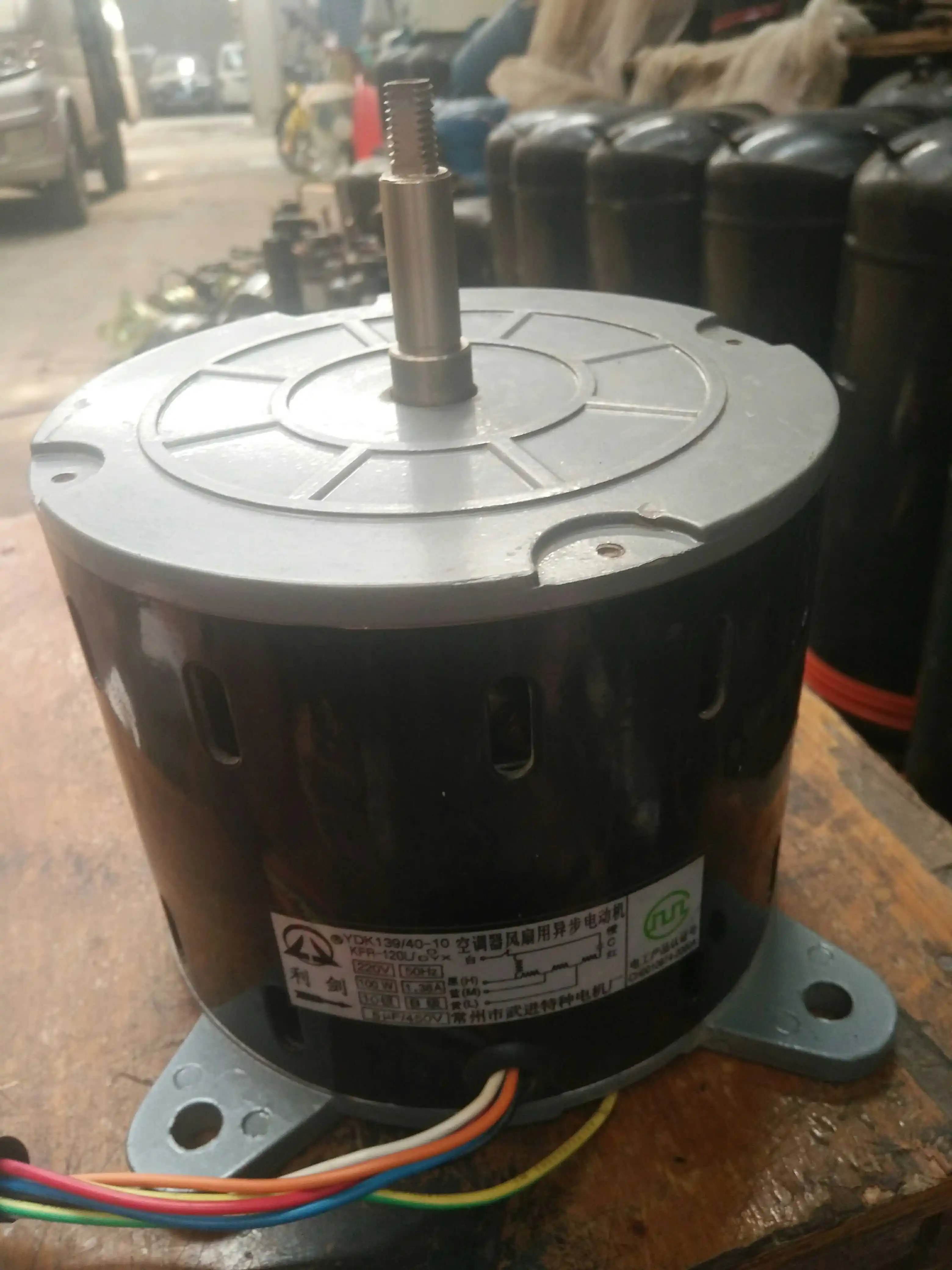Suitable for the original disassembly of the motor YDK139/40-10 horsepower cabinet air conditioner
Suitable for the original disassembly of the motor YDK139/40-10 horsepower cabinet air conditioner