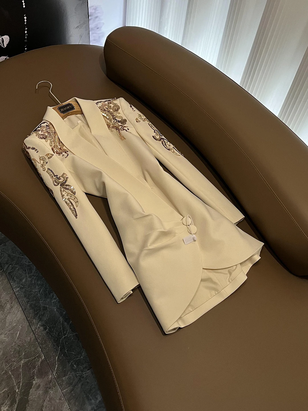 Casual High-End Beaded Diamond Embellied Heavy Work New Leisure Sle een Collar Dr Suit Skirt A07907
Casual High-End Beaded Diamond Embellied Heavy Work New Leisure Sle een Collar Dr Suit Skirt A07907