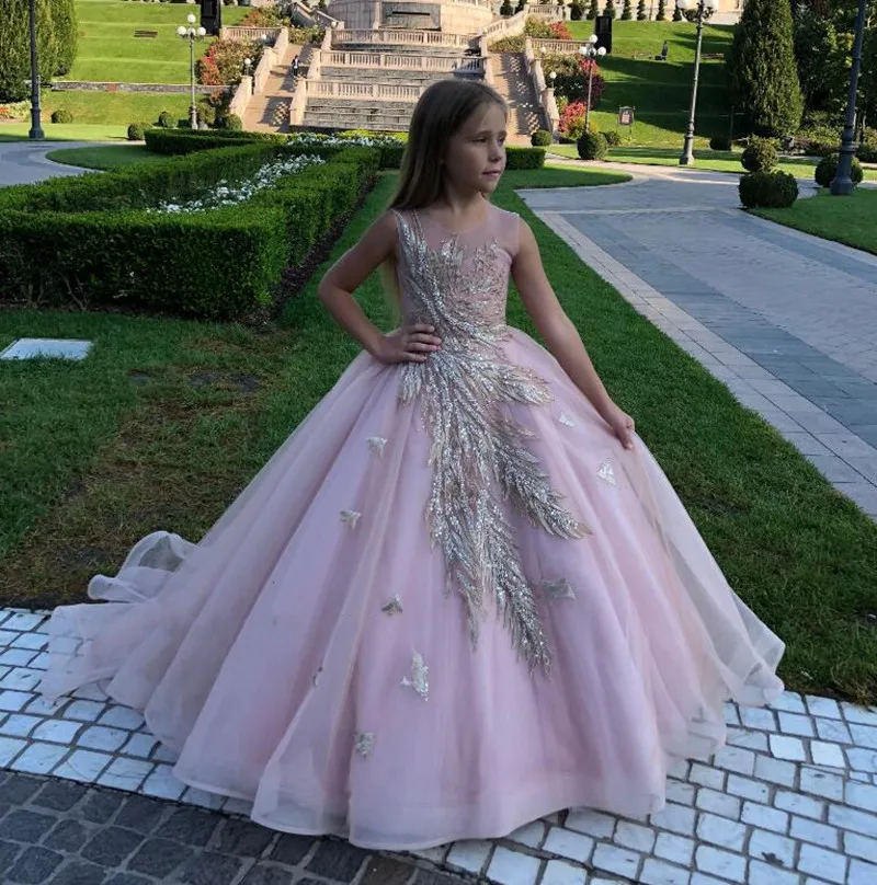 Luxury Flower Girl Dress Wedding Beaded Appliques Tulle Sheer Neck Pageant Gown First Communion Dress Performance Gown
Luxury Flower Girl Dress Wedding Beaded Appliques Tulle Sheer Neck Pageant Gown First Communion Dress Performance Gown