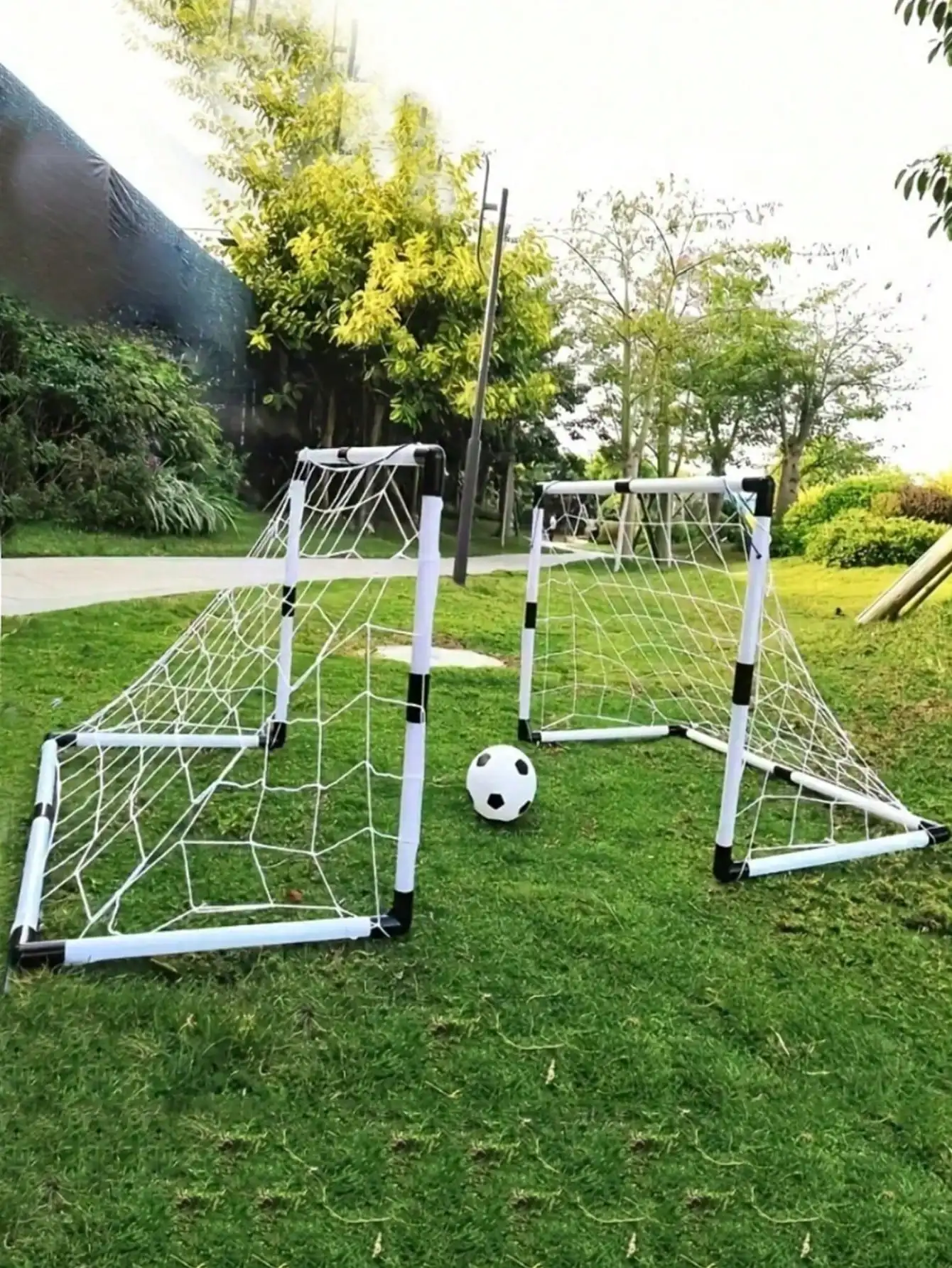 Portable Pop-Up Soccer Goal Set Complete Kit With Football And Air Pump Lightweight Foldable Easy Assembly Convenient Storage Perfect Sports Target Gear For Youth Daily Training Outdoor Backyard Park Casual Football Game Activities
Portable Pop-Up Soccer Goal Set Complete Kit With Football And Air Pump Lightweight Foldable Easy Assembly Convenient Storage Perfect Sports Target Gear For Youth Daily Training Outdoor Backyard Park Casual Football Game Activities