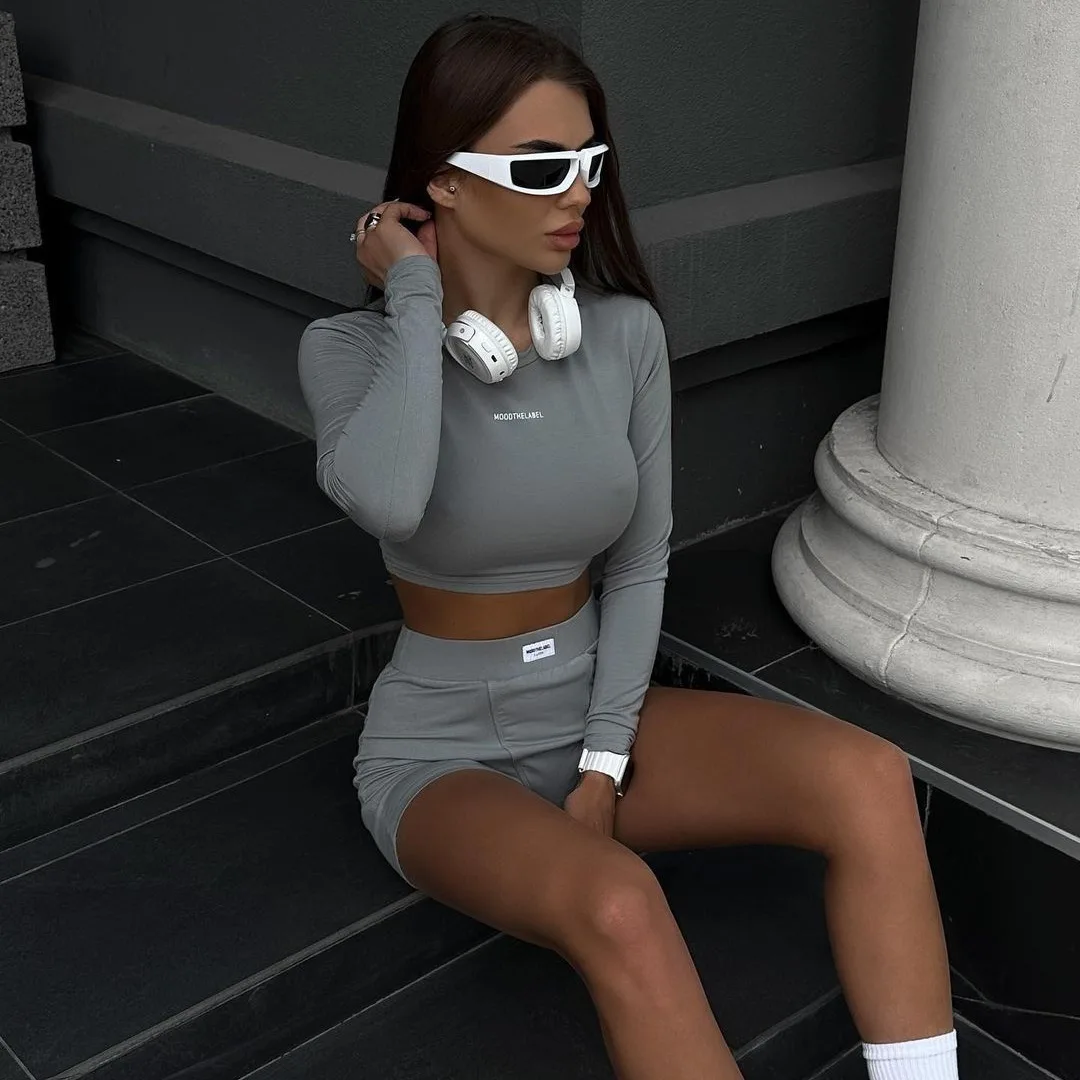 Women's Two Piece Set INS Knitted Round Neck Long Sleeve Solid Color T-shirt Shorts Set Two Piece Set
Women's Two Piece Set INS Knitted Round Neck Long Sleeve Solid Color T-shirt Shorts Set Two Piece Set