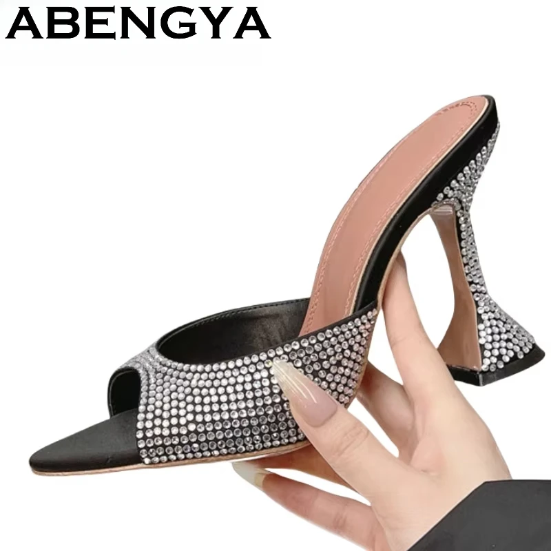 2025 Summer Blingbling Rhinestone Goblet High Heel Slippers Women Fashion Peep Toe Crystal Mules Sexy Party Slides Shoes Femme
2025 Summer Blingbling Rhinestone Goblet High Heel Slippers Women Fashion Peep Toe Crystal Mules Sexy Party Slides Shoes Femme