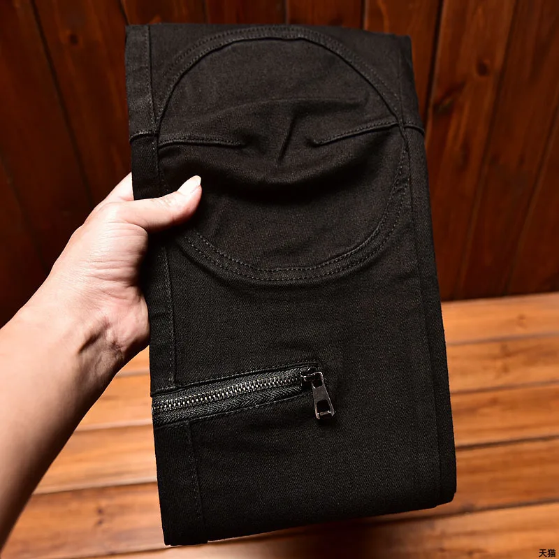 Black Slim Fit Men's Jeans Trendy Street Motorcycle Style Fashion Zipper Design Denim Long Pants
Black Slim Fit Men's Jeans Trendy Street Motorcycle Style Fashion Zipper Design Denim Long Pants