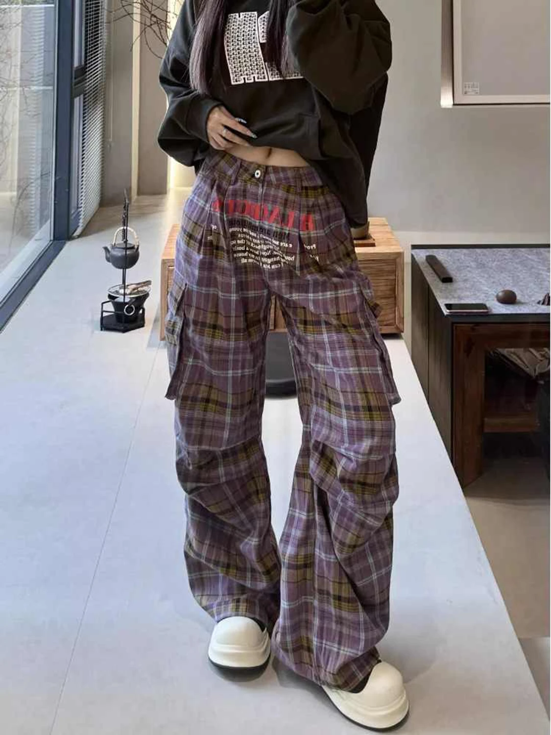 Women Baggy Plaid Long Pants Oversize Wide Leg Sweatpants Harajuku Japanese 2000s Style Vintage Y2k Trousers Clothes Summer 2025
Women Baggy Plaid Long Pants Oversize Wide Leg Sweatpants Harajuku Japanese 2000s Style Vintage Y2k Trousers Clothes Summer 2025