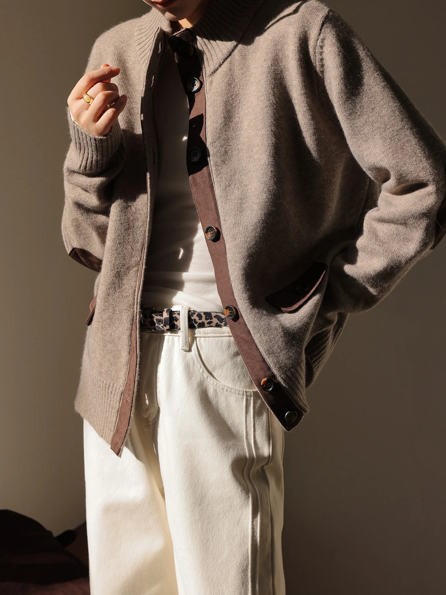 Женский кардиган JWUNIQUE с высокой плотностью вязки, открытым воротником, цветными блоками, из смесовой ткани (полиэстер, акрил, нейлон), с длинными рукавами
Женский кардиган JWUNIQUE с высокой плотностью вязки, открытым воротником, цветными блоками, из смесовой ткани (полиэстер, акрил, нейлон), с длинными рукавами