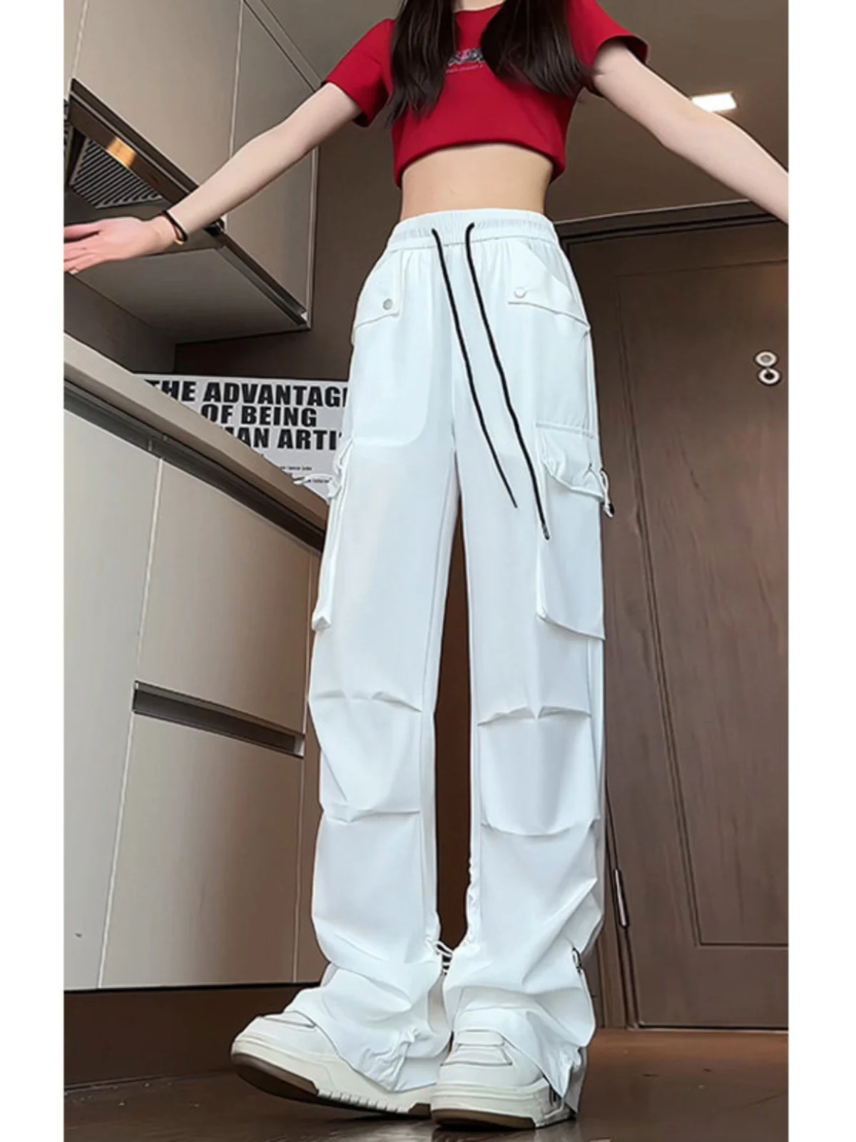 Белые летние рабочие брюки прямого кроя с тонкими шнурками, мужские повседневные брюки в американском стиле, плиссированные брюки-парашюты
Белые летние рабочие брюки прямого кроя с тонкими шнурками, мужские повседневные брюки в американском стиле, плиссированные брюки-парашюты