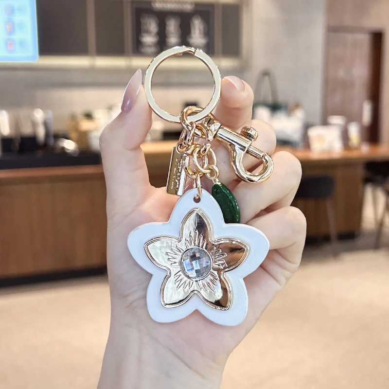 2025 new keychain pendant jewelry high-end fashion camellia five-pointed star key case accessories key shell
2025 new keychain pendant jewelry high-end fashion camellia five-pointed star key case accessories key shell