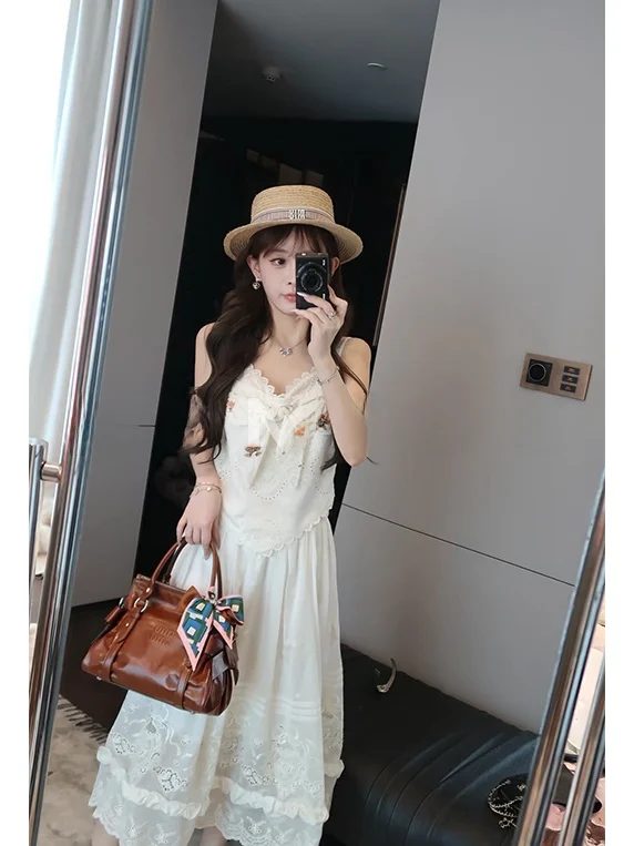 Elegant White Lace Embroidery Strap Dress Women's Summer A-Line Skirt Design Heavy Embroidery French Style Breathable V-Neck ...
Elegant White Lace Embroidery Strap Dress Women's Summer A-Line Skirt Design Heavy Embroidery French Style Breathable V-Neck ...