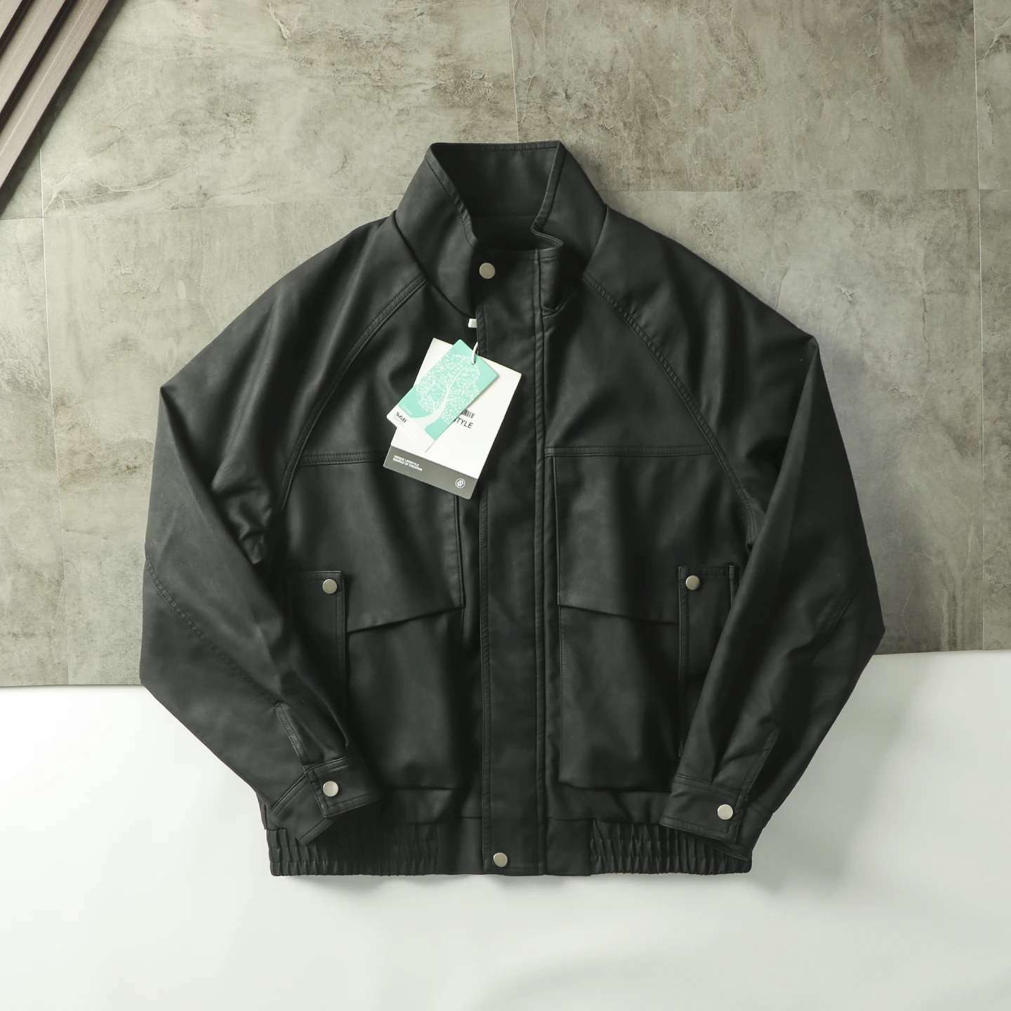 Красивый полный байкерской атмосферы! Модная мужская свободная куртка из искусственной кожи в американском стиле ретро с воротником-стойкой на осень и зиму, термобелье
Красивый полный байкерской атмосферы! Модная мужская свободная куртка из искусственной кожи в американском стиле ретро с воротником-стойкой на осень и зиму, термобелье