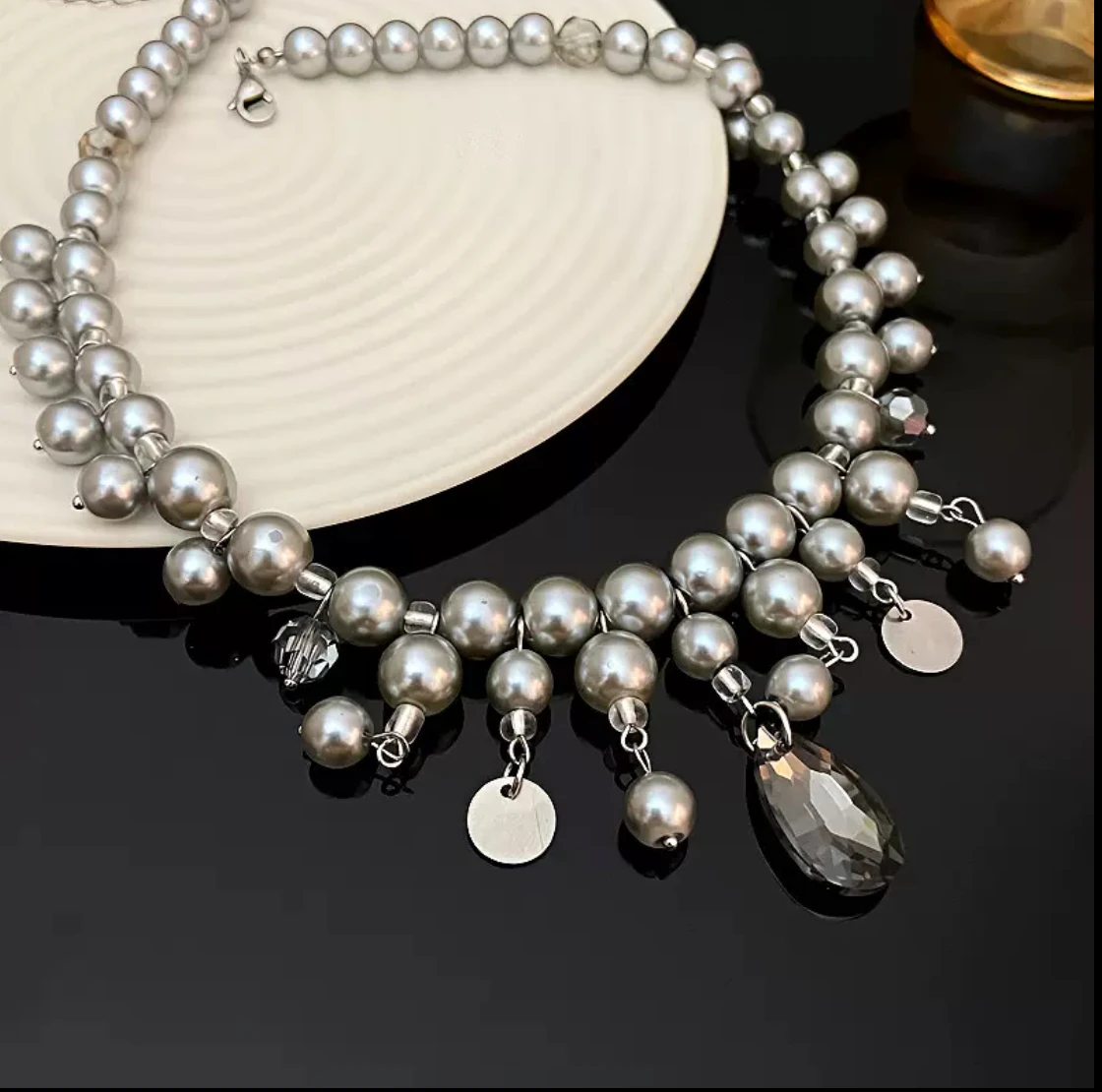 Luxury vintage grey pearl drop pendant necklace Fashion trend niche high-end sophisticated collarbone chain neck chain
Luxury vintage grey pearl drop pendant necklace Fashion trend niche high-end sophisticated collarbone chain neck chain