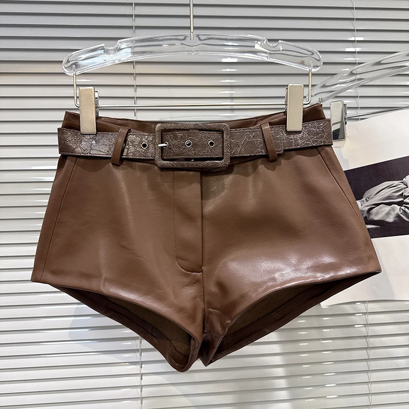 2025 Winter New Style Spicy Girl Crocodile Leather Pattern Belt PU Leather Ultra Short Shorts Fashion Leather Short Pants
2025 Winter New Style Spicy Girl Crocodile Leather Pattern Belt PU Leather Ultra Short Shorts Fashion Leather Short Pants