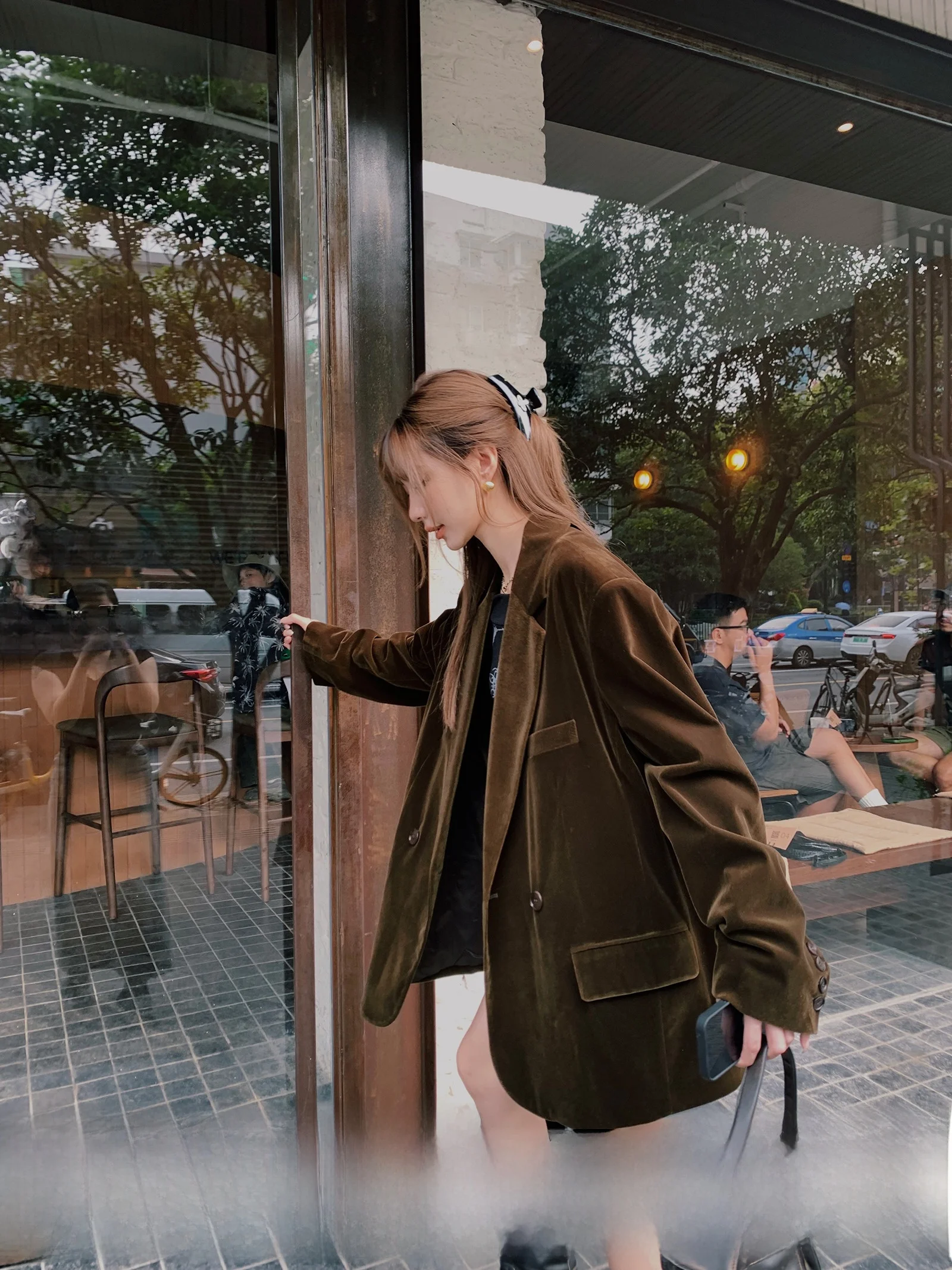 Бархатный костюм для похудения с широкими штанинами, женский весенний новый повседневный длинный свек, свободный крой, классический воротник
Бархатный костюм для похудения с широкими штанинами, женский весенний новый повседневный длинный свек, свободный крой, классический воротник