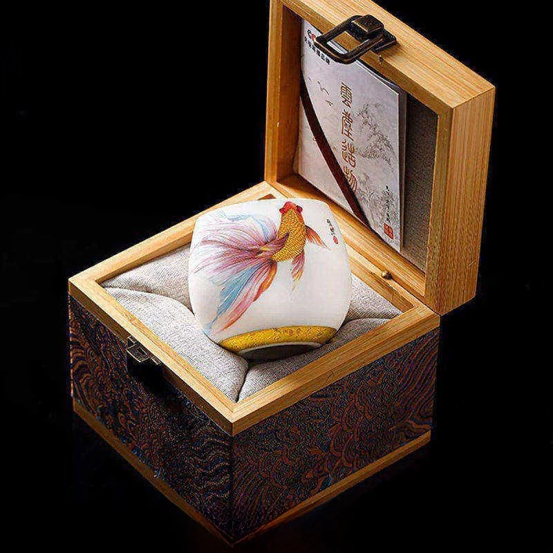 Набор для чаепития Гунфу: расписанные вручную фарфоровые чашки Янлию из позолоченного серебра большого размера в подарочной коробке, высококачественные китайские чайные принадлежности
Набор для чаепития Гунфу: расписанные вручную фарфоровые чашки Янлию из позолоченного серебра большого размера в подарочной коробке, высококачественные китайские чайные принадлежности