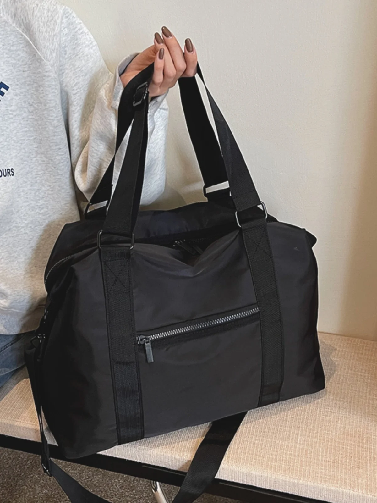 Large Capaci Yoga Fitn Travel Bag Durable Portable Handbag Nylon Material ex Casual Bapa Sle Sport Storage Bag
Large Capaci Yoga Fitn Travel Bag Durable Portable Handbag Nylon Material ex Casual Bapa Sle Sport Storage Bag
