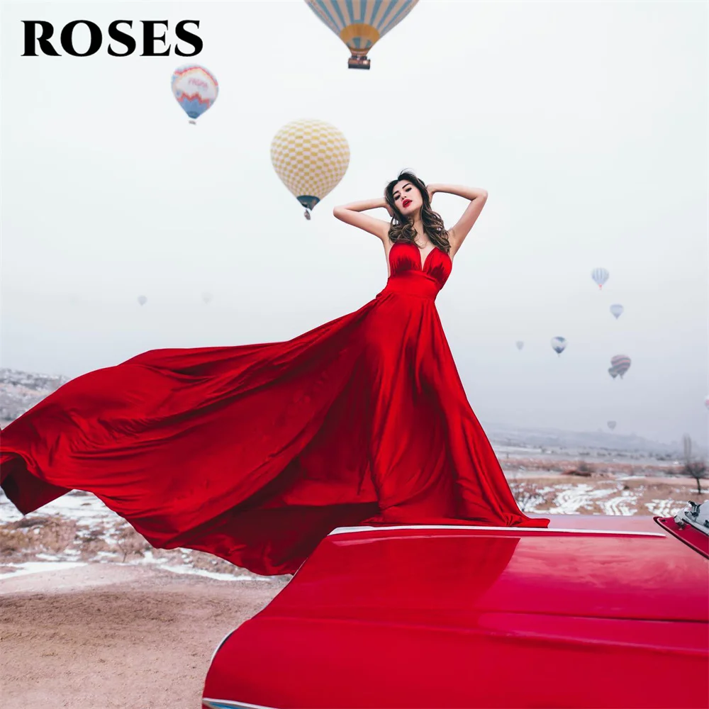 ROSES Spaghetti Strap V Neck Evening Gown Elegant Stain Prom Dress V Neck Wedding Evening Dress with Big Train robes de soirée
ROSES Spaghetti Strap V Neck Evening Gown Elegant Stain Prom Dress V Neck Wedding Evening Dress with Big Train robes de soirée