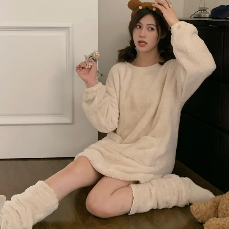 Plus Size Winter Warm Nightgown Flannel Short Dress Korean Soft Loose Thermal Homewear Outside Wear Pijamas Pullover Sleepshirt
Plus Size Winter Warm Nightgown Flannel Short Dress Korean Soft Loose Thermal Homewear Outside Wear Pijamas Pullover Sleepshirt