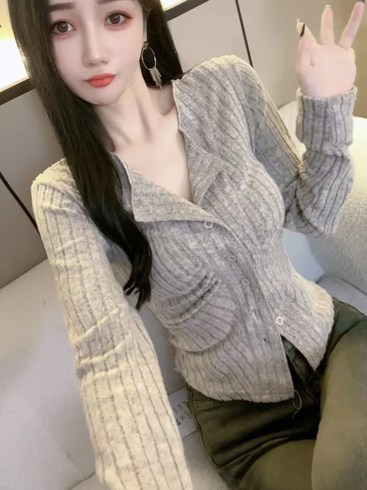 Japanese Fashion V-Neck Knitted Cardigan Women Long Sleeve Slim Thin 2000s Vintage Y2k Sweater Office Lady Streetwear Party Chic
Japanese Fashion V-Neck Knitted Cardigan Women Long Sleeve Slim Thin 2000s Vintage Y2k Sweater Office Lady Streetwear Party Chic