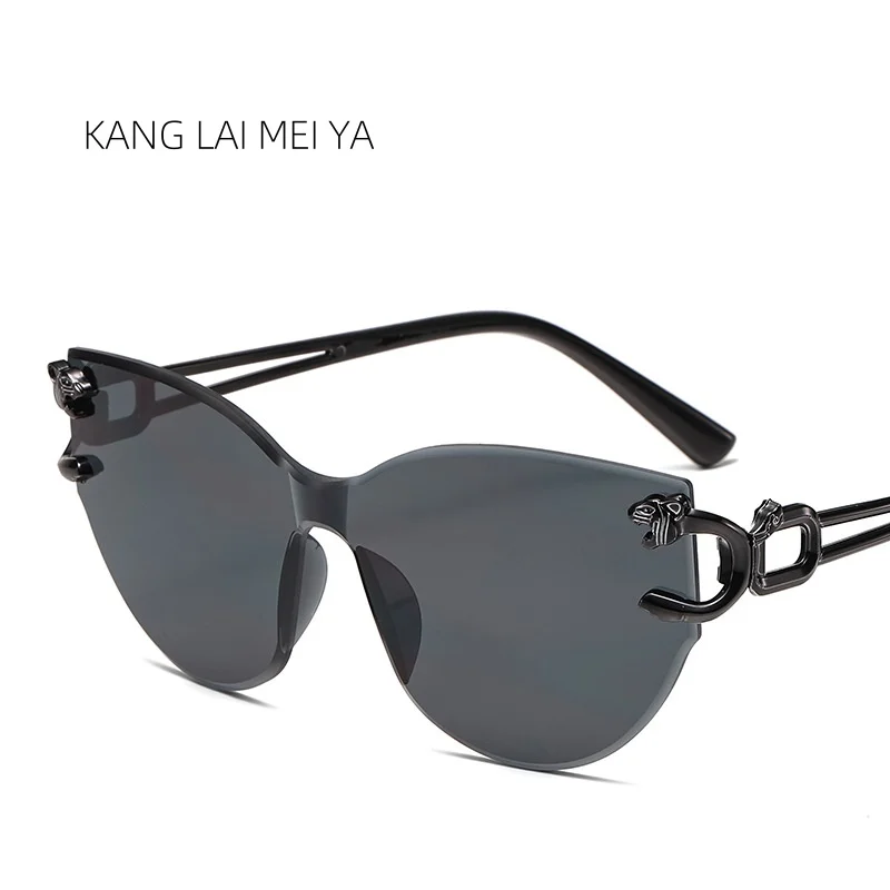Trendy one-piece frameless sunglasses, light luxury leopard head gradient butterfly shaped sunglasses
Trendy one-piece frameless sunglasses, light luxury leopard head gradient butterfly shaped sunglasses