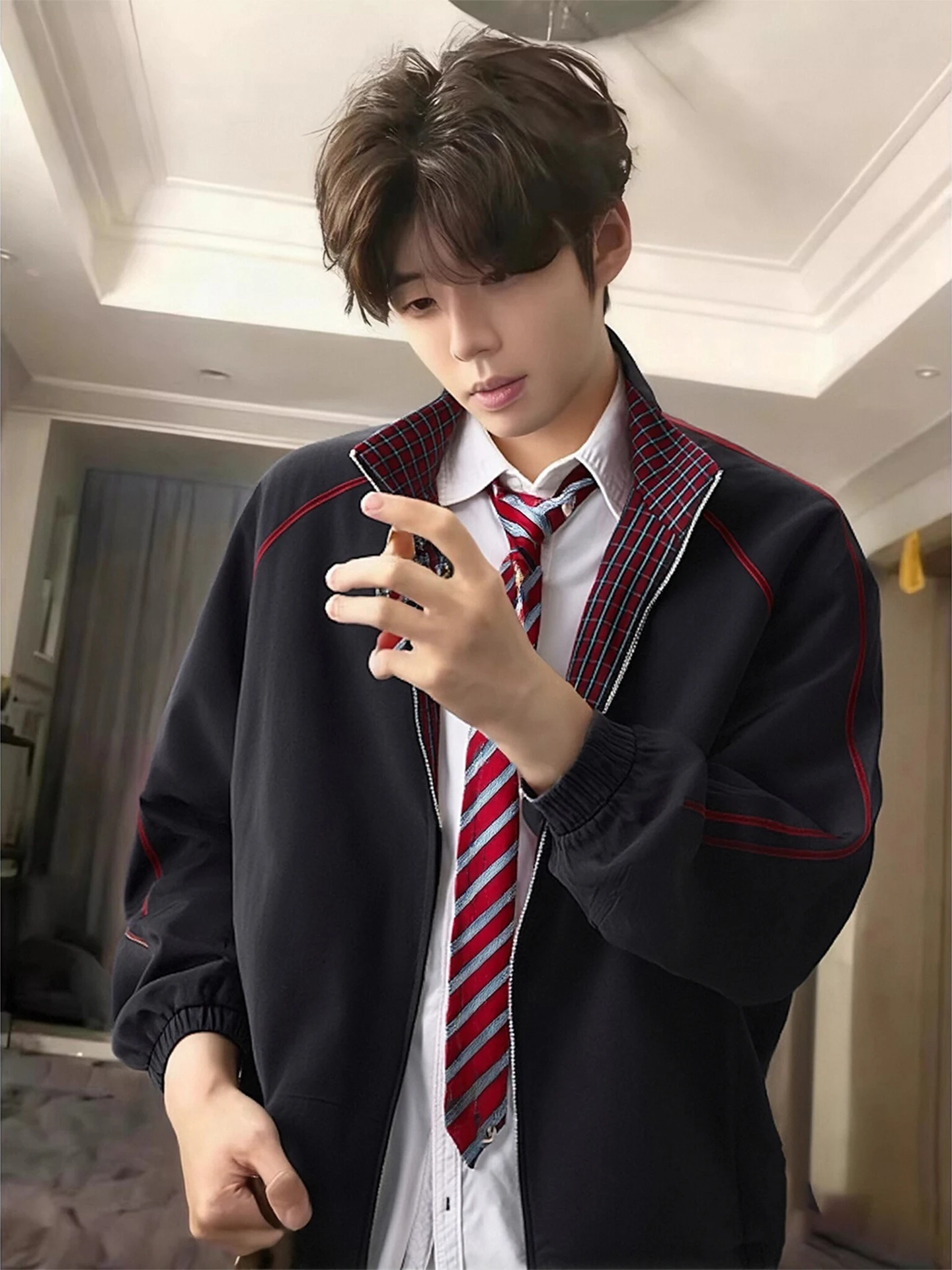 Мужская весенняя куртка-бомбер в клетку с пэчворком, американского стиля, с воротником-стойкой, повседневная, для бейсбола, Haome
Мужская весенняя куртка-бомбер в клетку с пэчворком, американского стиля, с воротником-стойкой, повседневная, для бейсбола, Haome